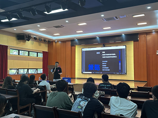 讲座现场.jpg