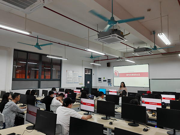 图1 祁乐老师主持会议.jpg