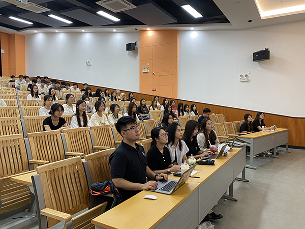 图2 新生入学教育现场.jpg