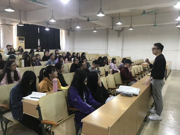 讲座现场1.jpg