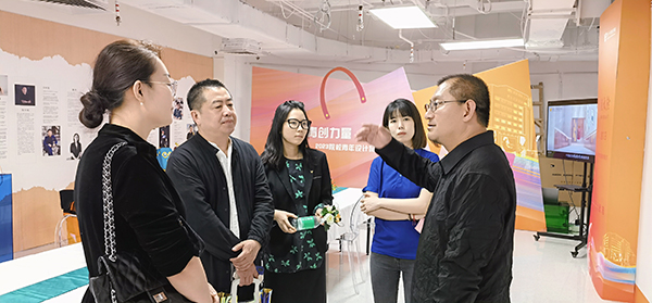 参观交流.jpg