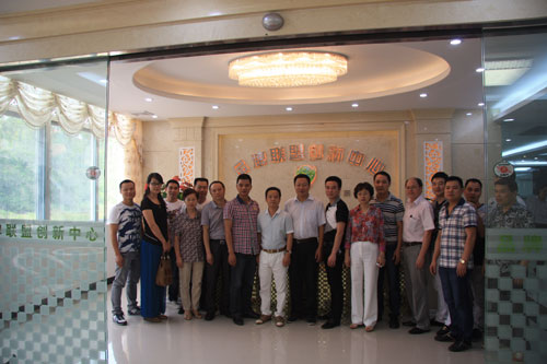 校领导及鞋类专业-去惠东洽谈校企合作-与企业与惠东县书记 校领导及鞋类专业-去惠东洽谈校企合作-与企业与惠东县书记